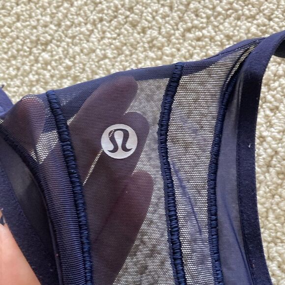 LULULEMON Fresh in Mesh Sports Bra Midnight Blue B/C RARE Size 4 Like New - Picture 8 of 9